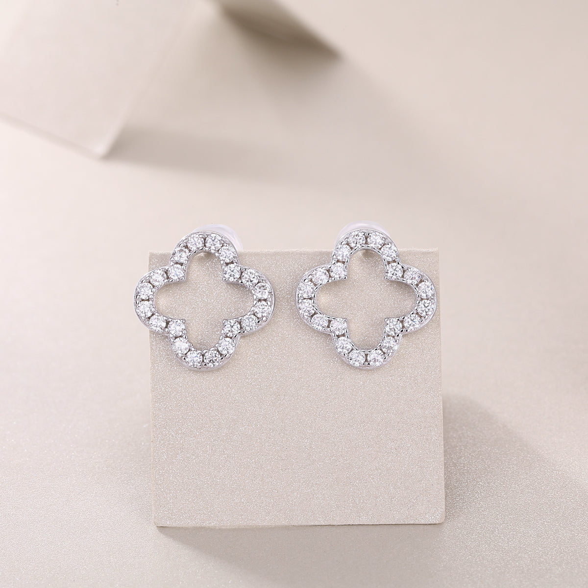0.6 CT Moissanite Clover Stud Earrings in 18K White Gold Plated Sterling Silver#3
